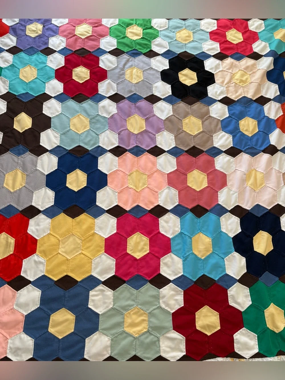 Vintage Retro Grandmother's Flower Garden Hand Sewn Polyester Quilt